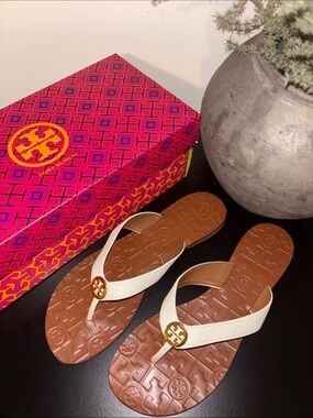 Tory Burch Thora Tumbled Leather/Metal Gold Thong Sandals Color: Bleach/Gold